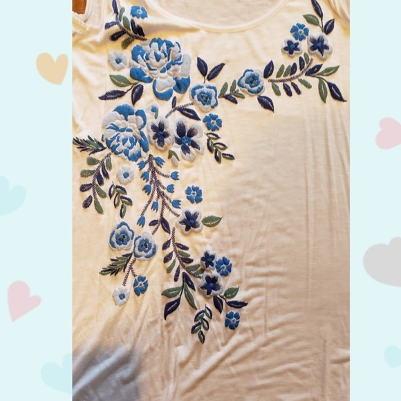 🆕️NWT one world cold shoulder embroidered tshirt - Picture 4 of 5